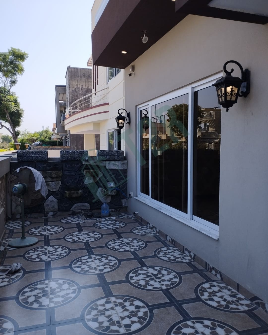 House for Sale in Bahria Town Ph 3 Road i (10 Marla) by T2R (2)