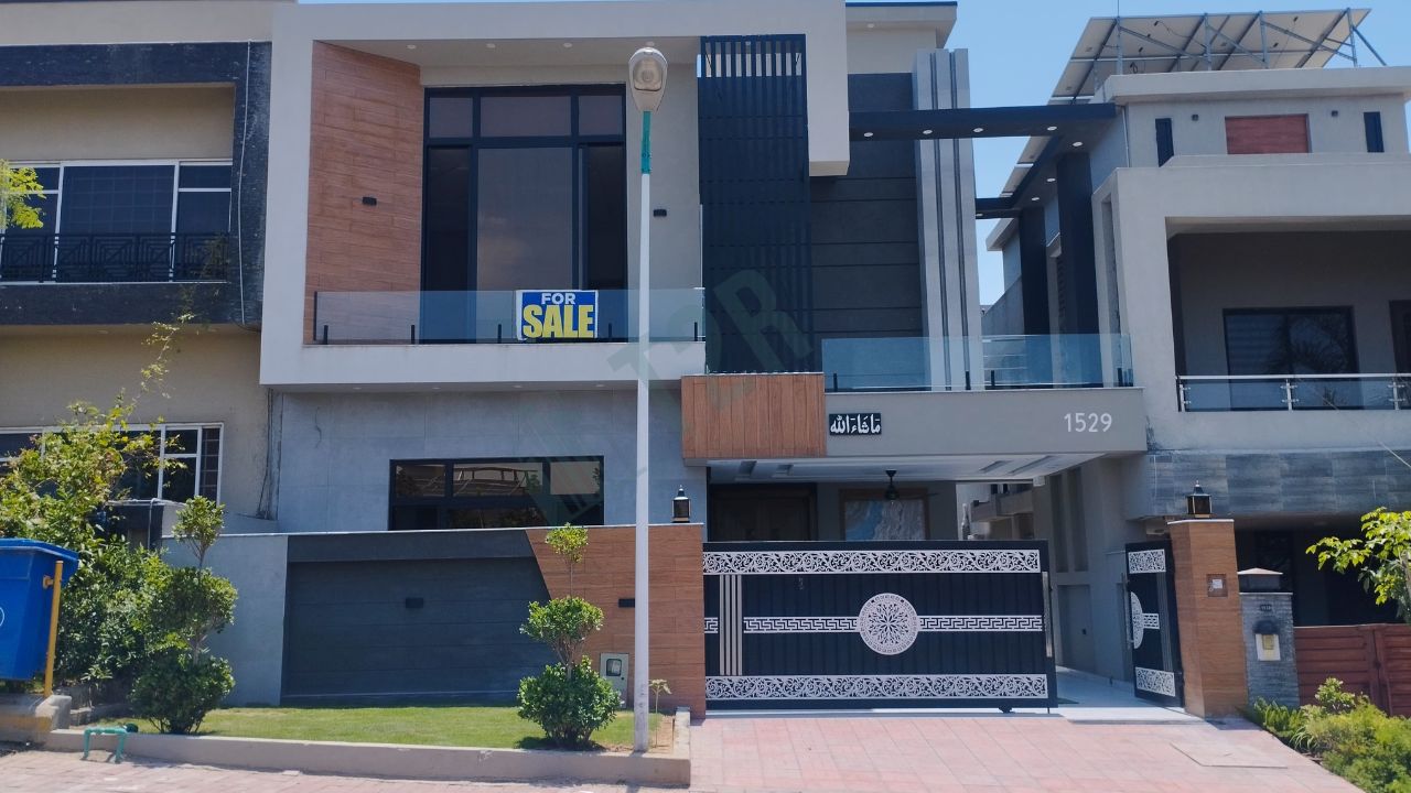 10 Marla house for sale in Bahria Town Phase 8 by t2R (1)